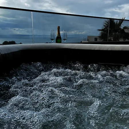 Seaview Jacuzzi